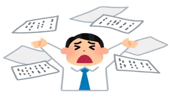 次の仕事決まってないけど辞める30代が書類をまき散らしている