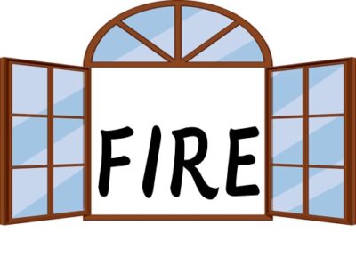 窓際にFIREという文字が書かれている